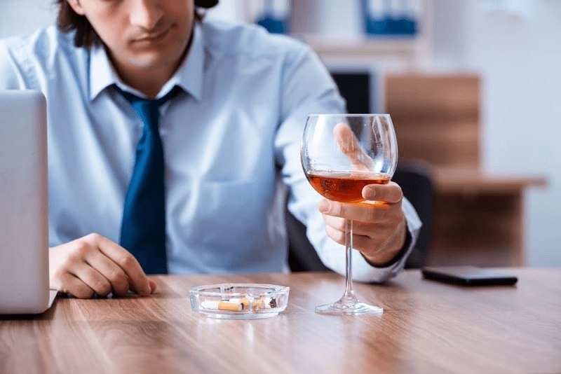 uống nhiều rượu gây tăng men gan