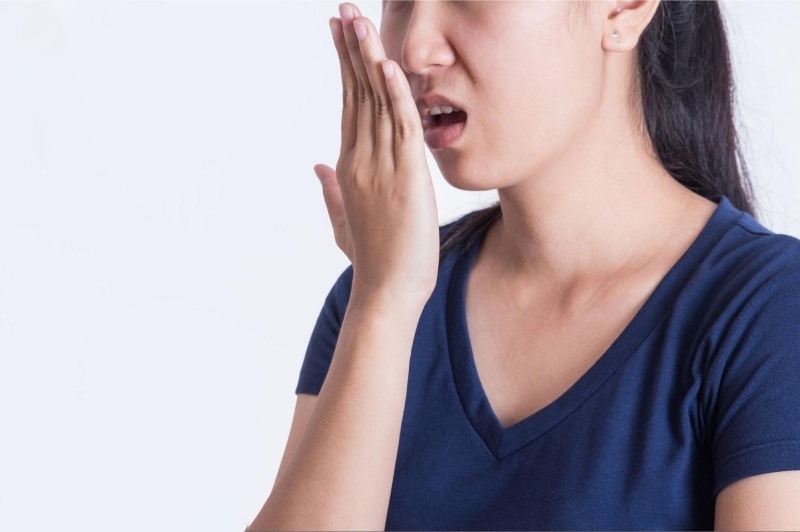 hơi thở có mùi hôi