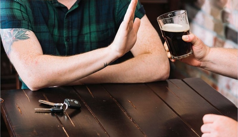 hạn chế uống bia rượu