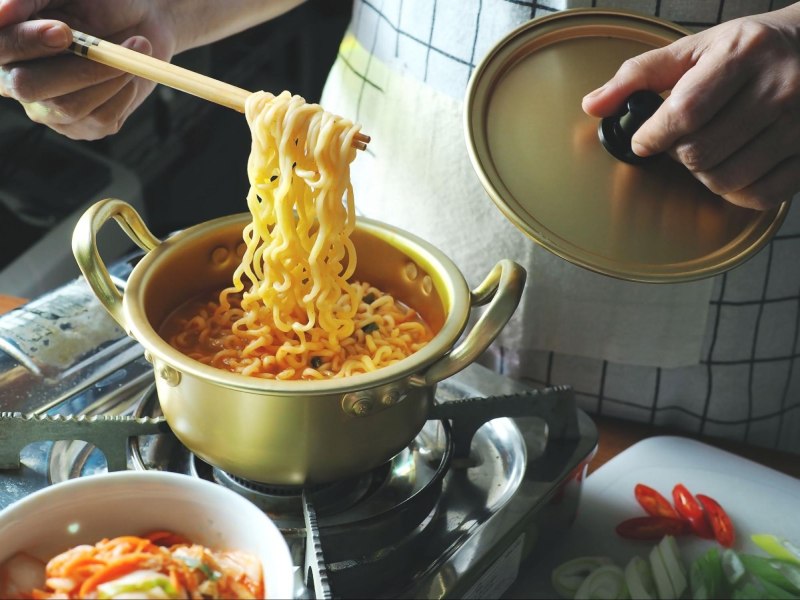 mì trụng nước sôi