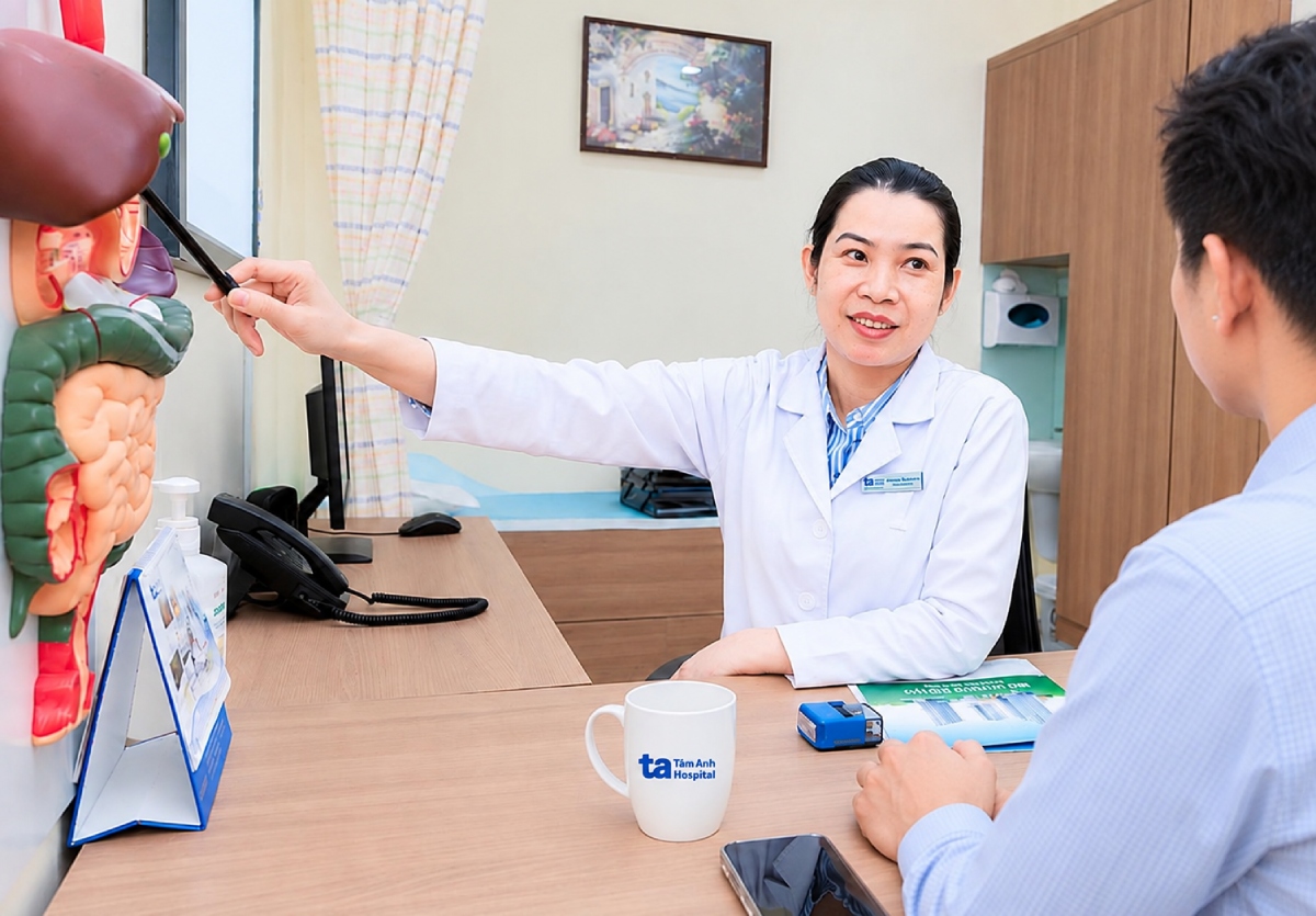 bác sĩ tư vấn cho bệnh nhân