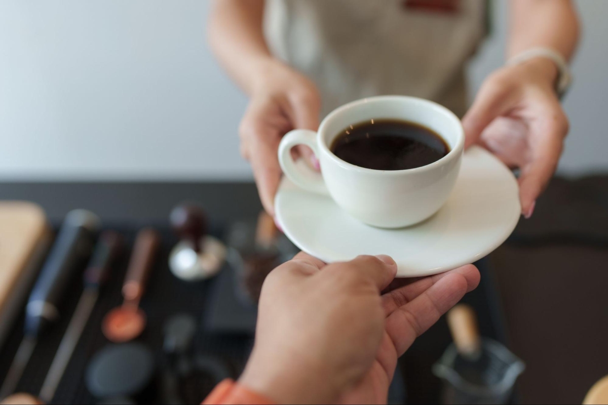 uống cà phê nguyên chất